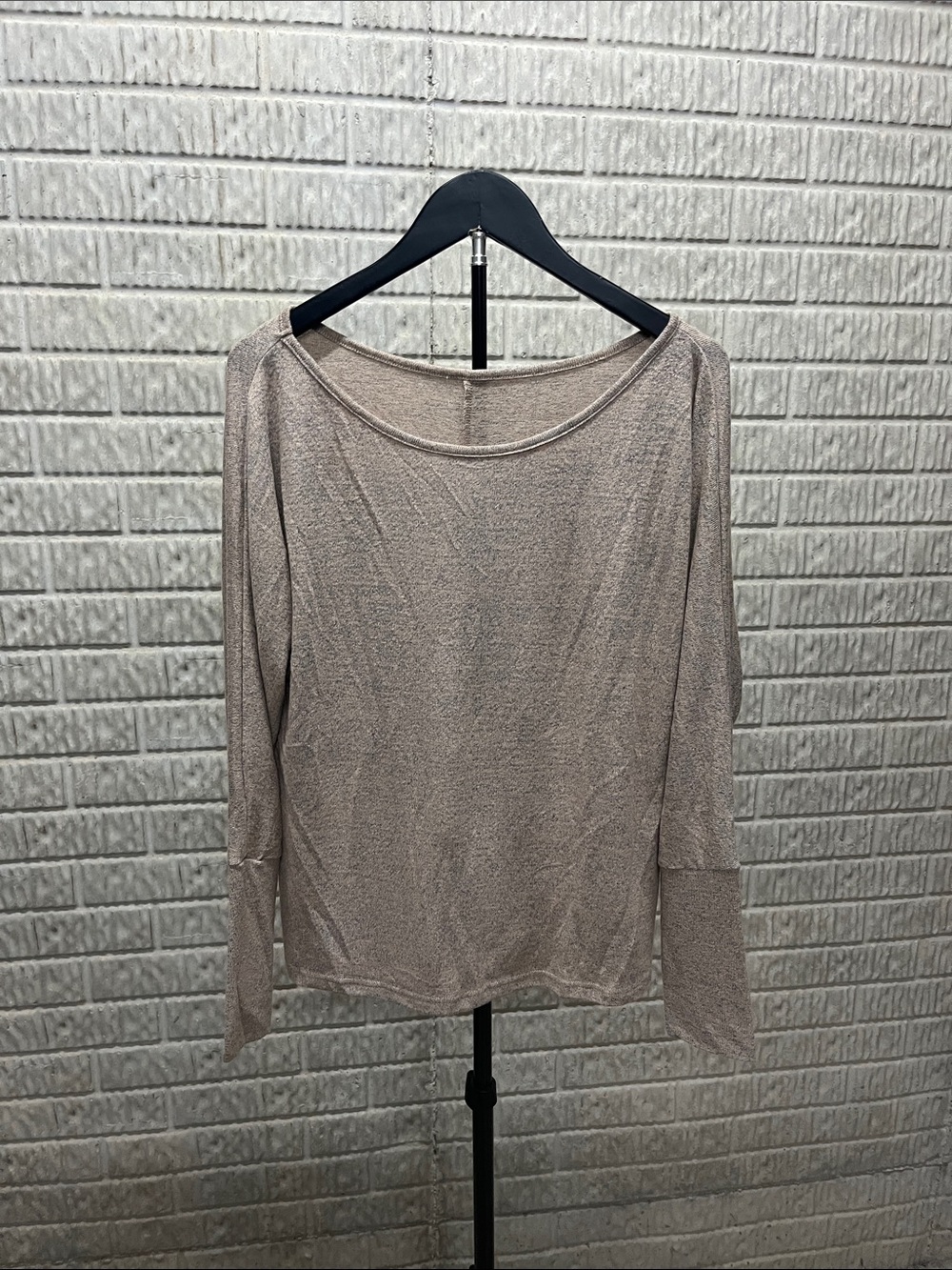 Cupshe Lightweight Scoop-Neck Long Sleeve Top - Taupe